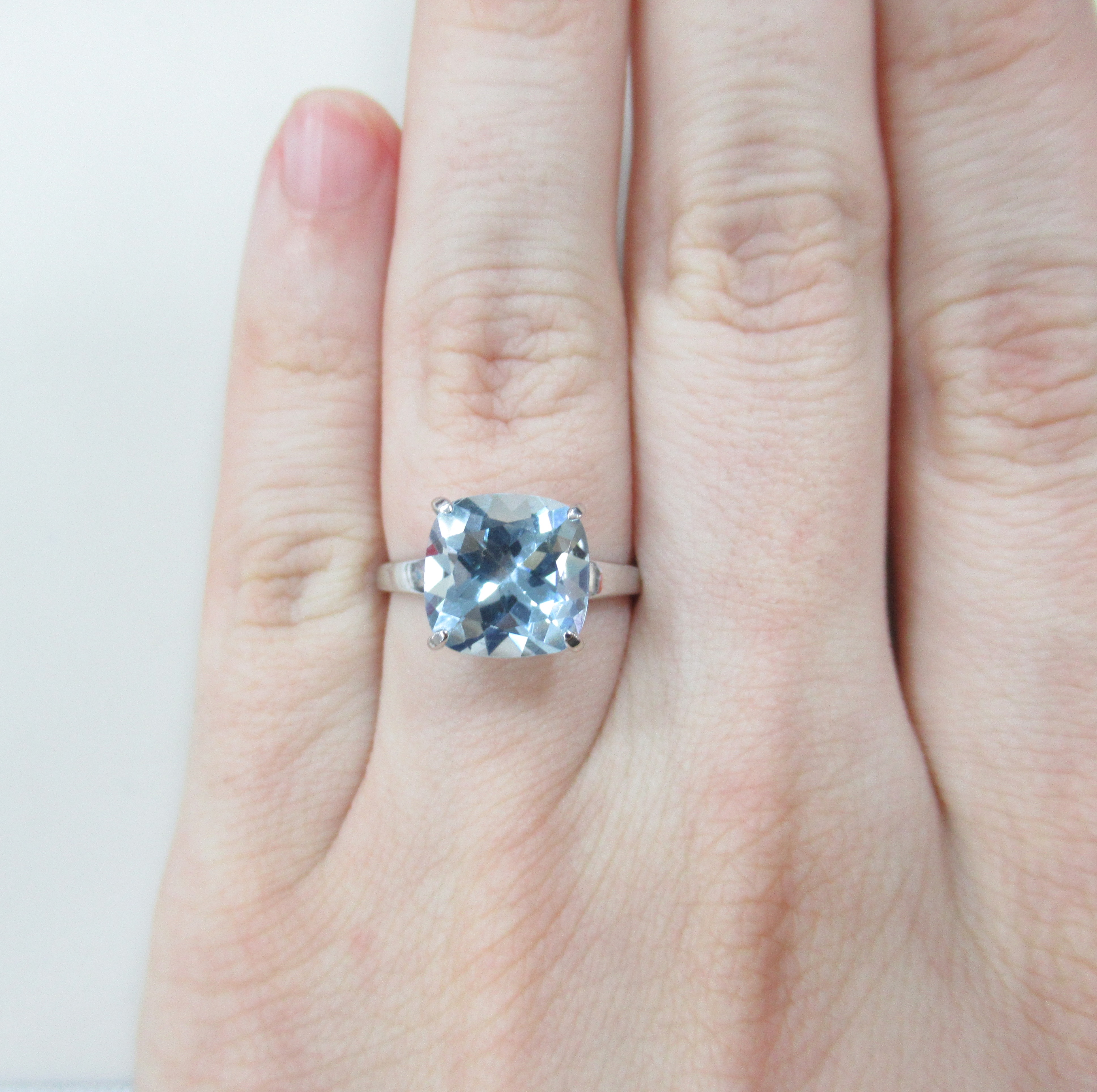 Серебряное кольцо с топазом